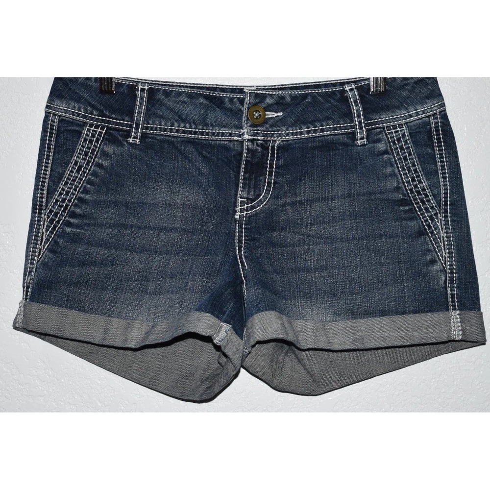 Maurices 3/4 Boho Cuffed Shorts Stretch Blue Denim Pockets Thick Stitched Comfy